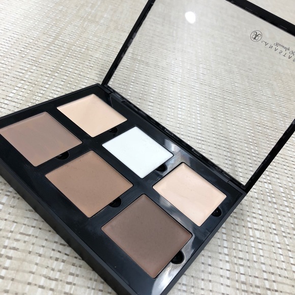 Anastasia Beverly Hills Other - Anastasia Beverly Hills-contour cream kit (fair)